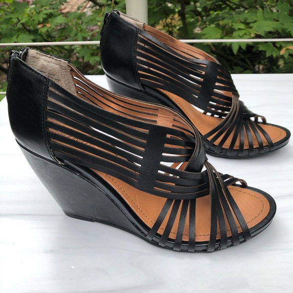Seychelles Shoes - Seychelles Wedge Strappy Sandals Size 8 like NEW
